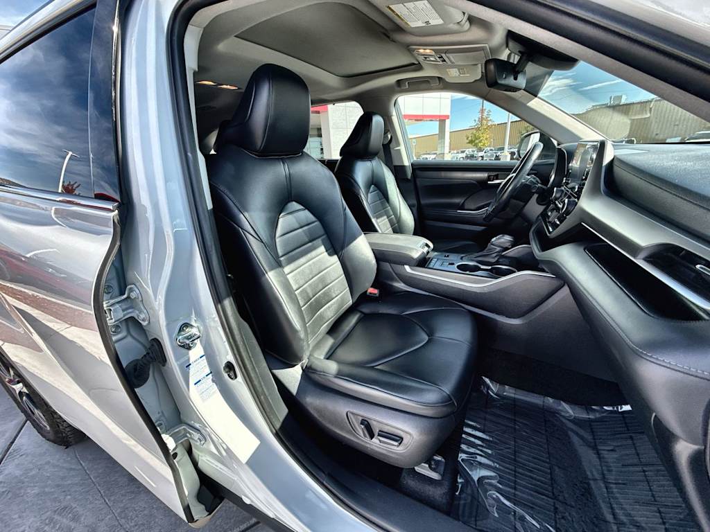 Thumbnail: 2021 Toyota Highlander - 12