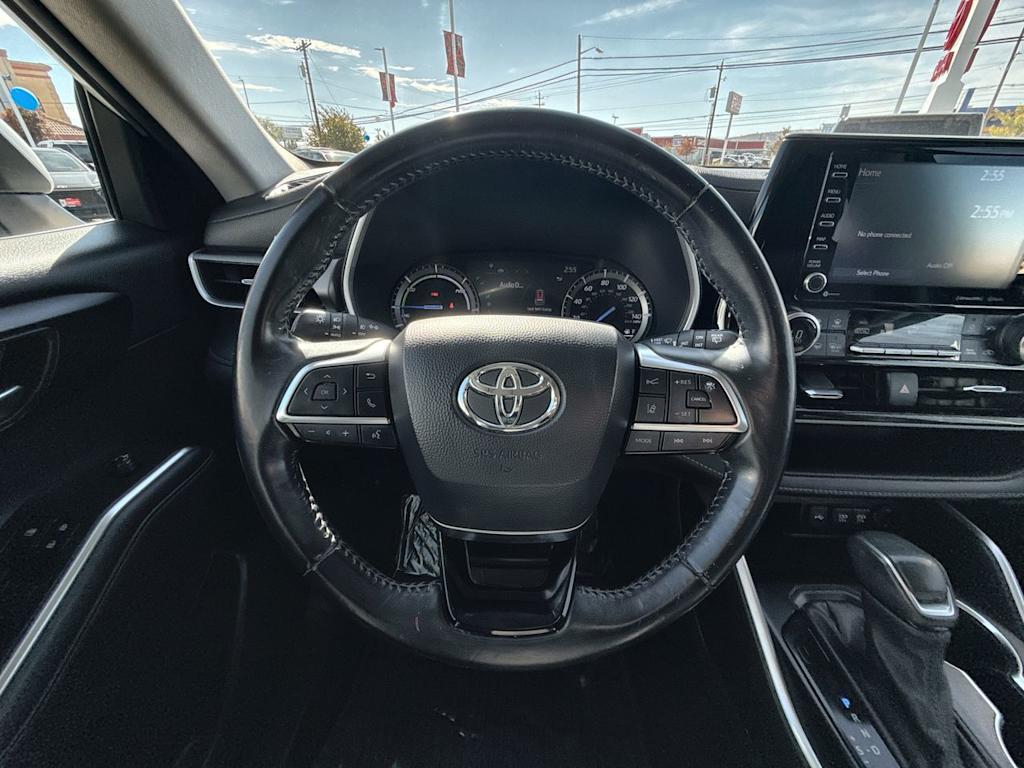 Thumbnail: 2021 Toyota Highlander - 10