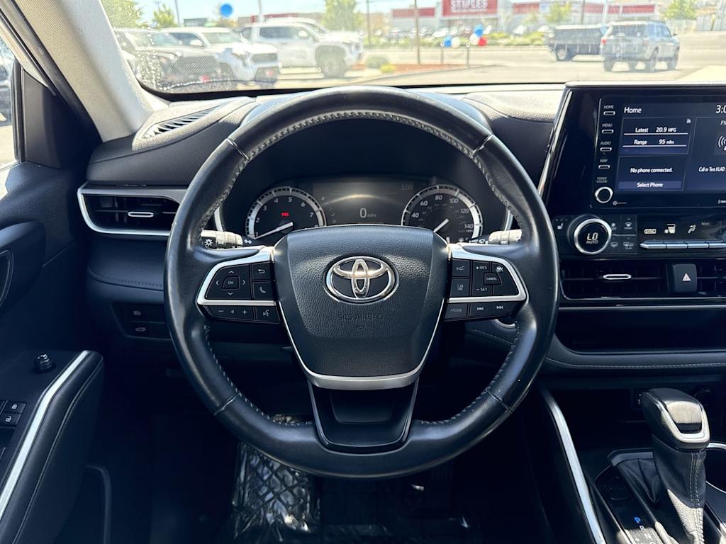 Thumbnail: 2022 Toyota Highlander - 10