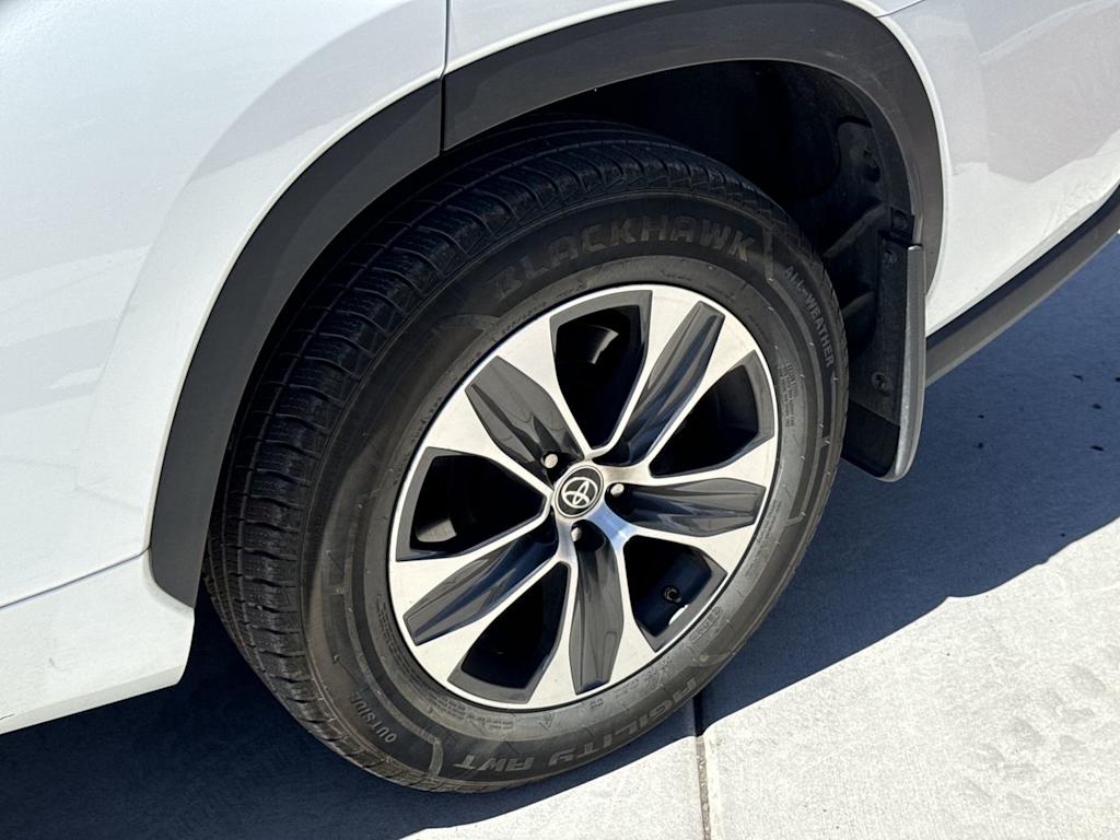 Thumbnail: 2022 Toyota Highlander - 8