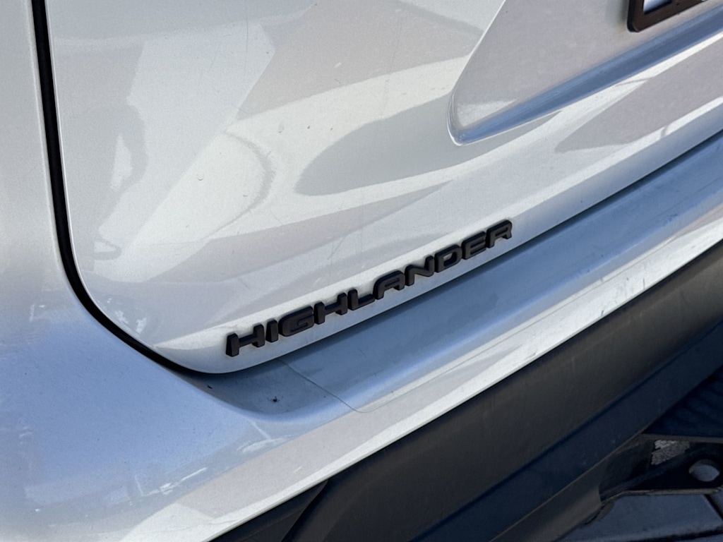 Thumbnail: 2022 Toyota Highlander - 7