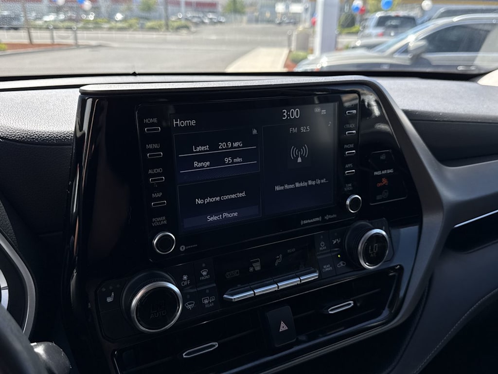 Thumbnail: 2022 Toyota Highlander - 14