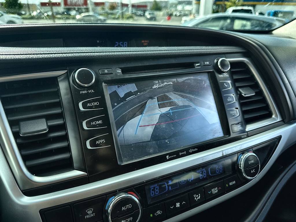 Thumbnail: 2016 Toyota Highlander - 22