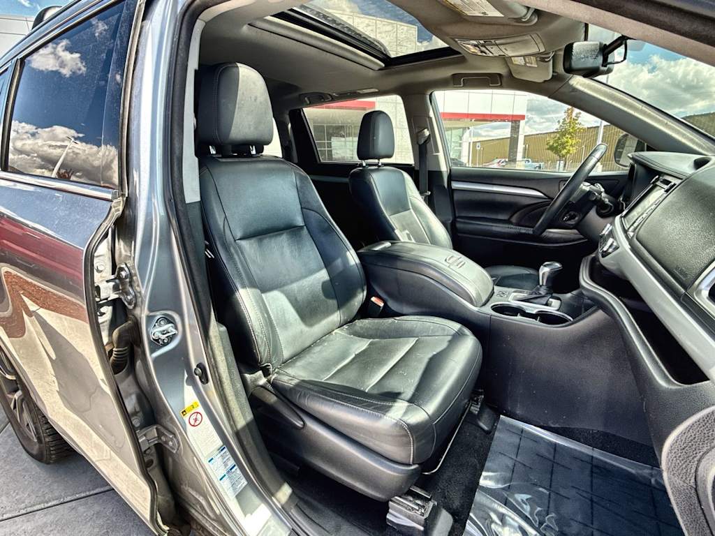 Thumbnail: 2016 Toyota Highlander - 12