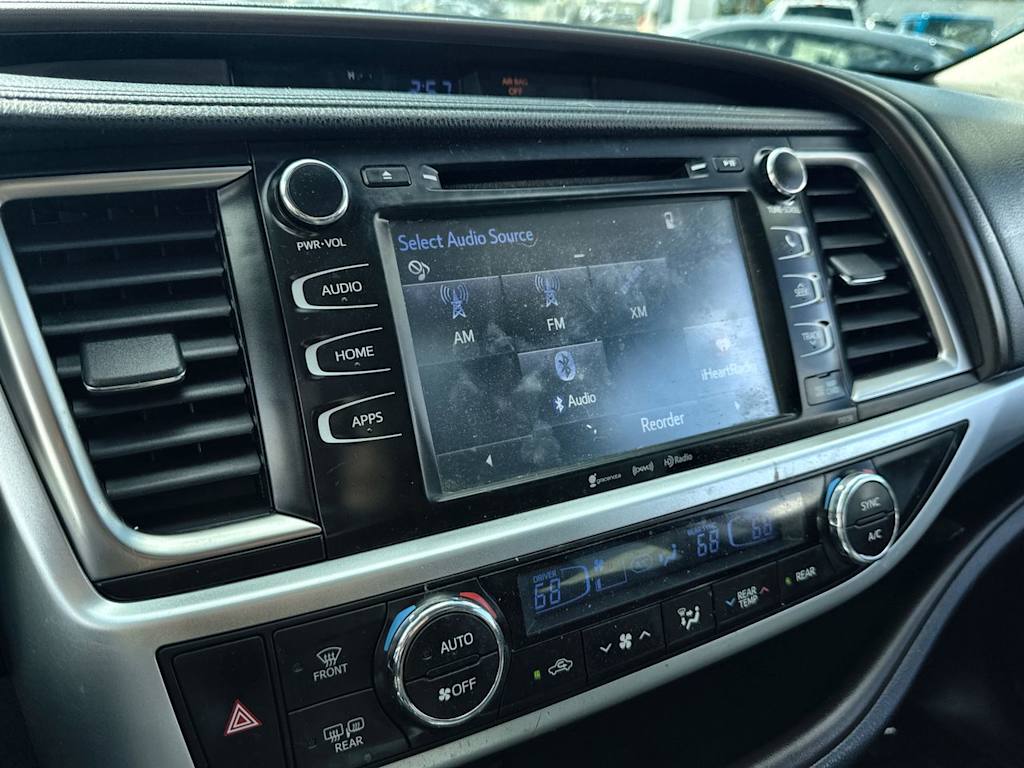 Thumbnail: 2016 Toyota Highlander - 14