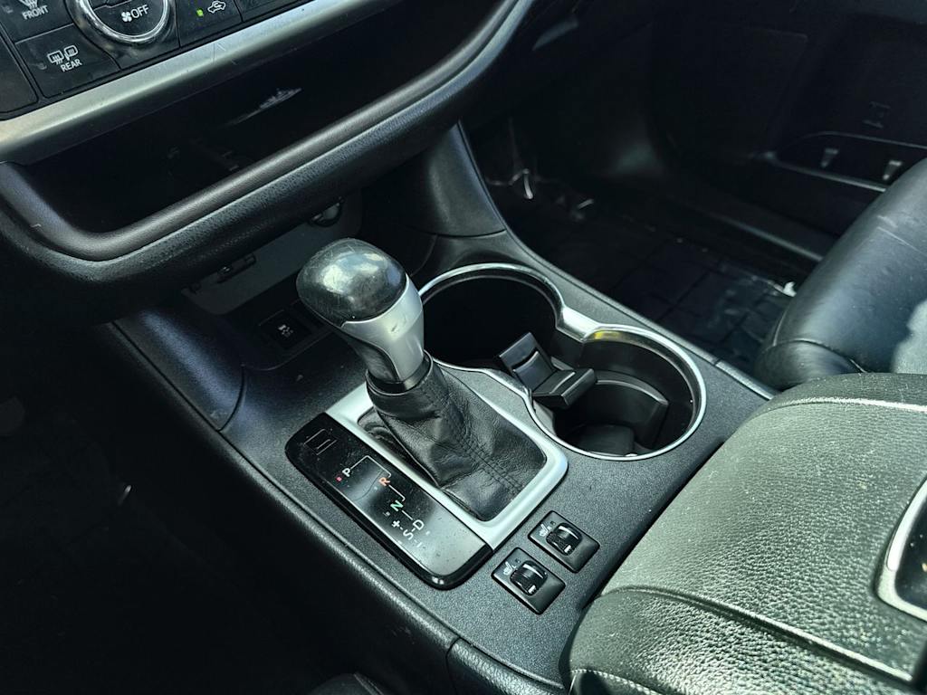 Thumbnail: 2016 Toyota Highlander - 15