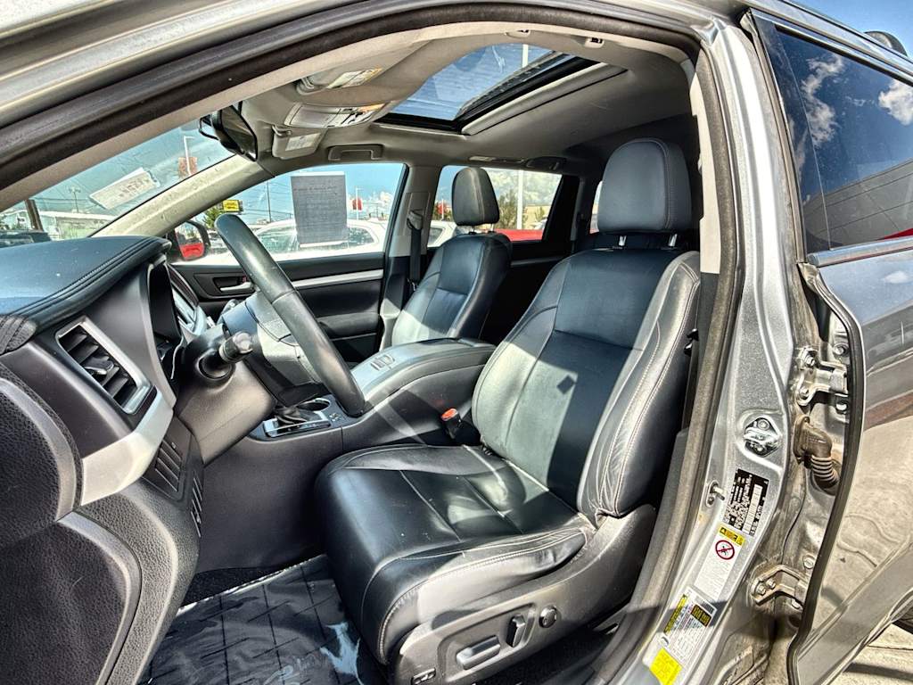 Thumbnail: 2016 Toyota Highlander - 11