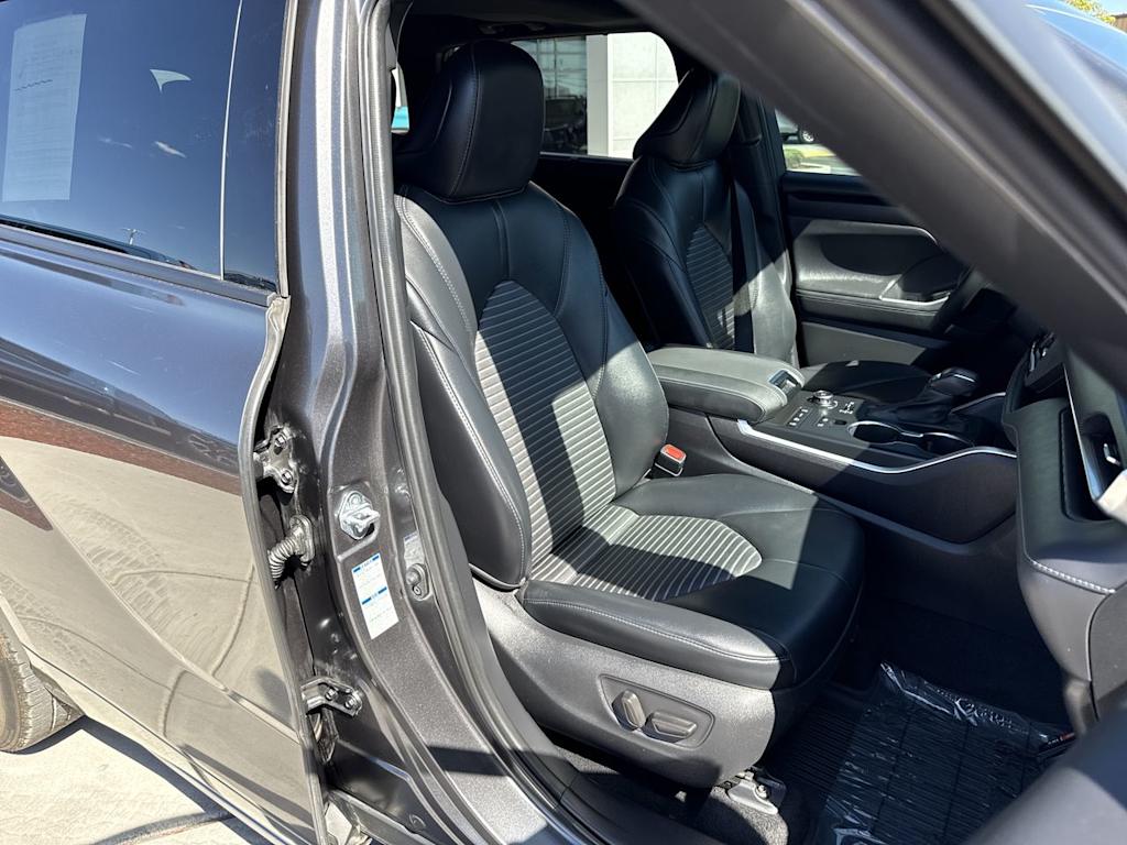 Thumbnail: 2021 Toyota Highlander - 12