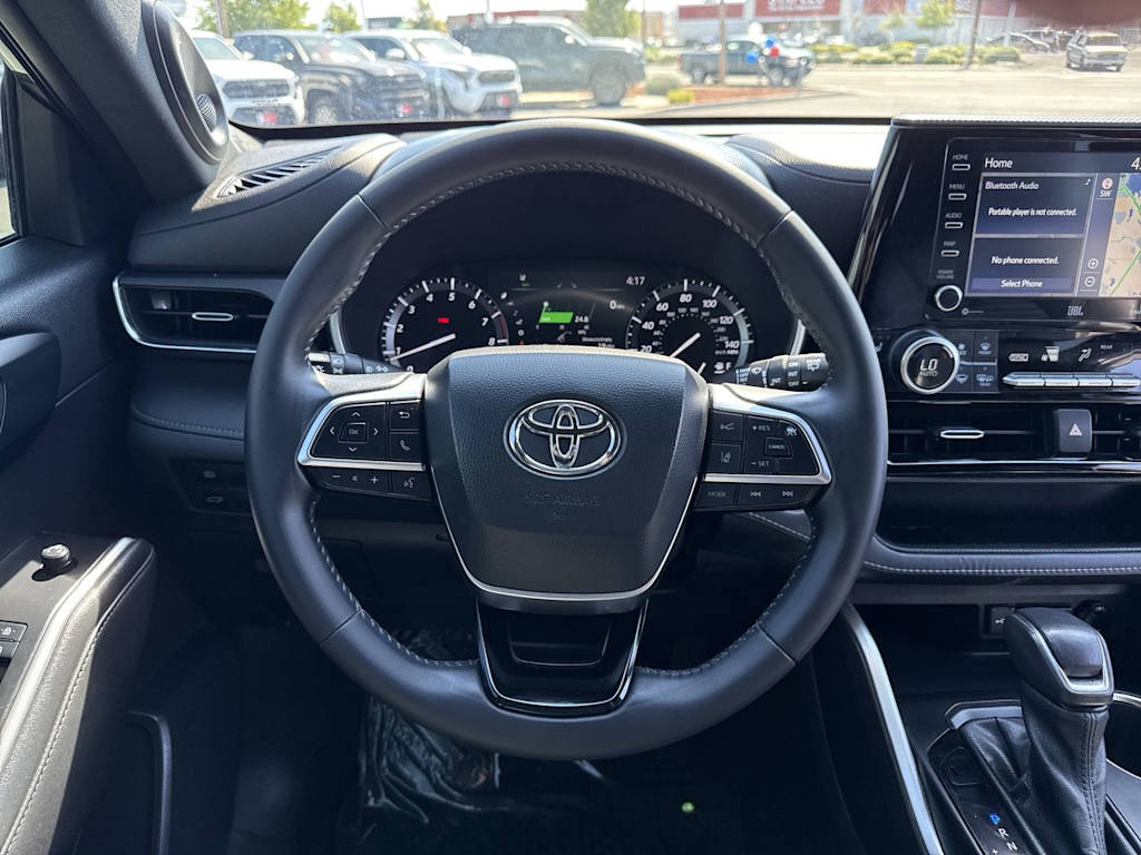 Thumbnail: 2021 Toyota Highlander - 10