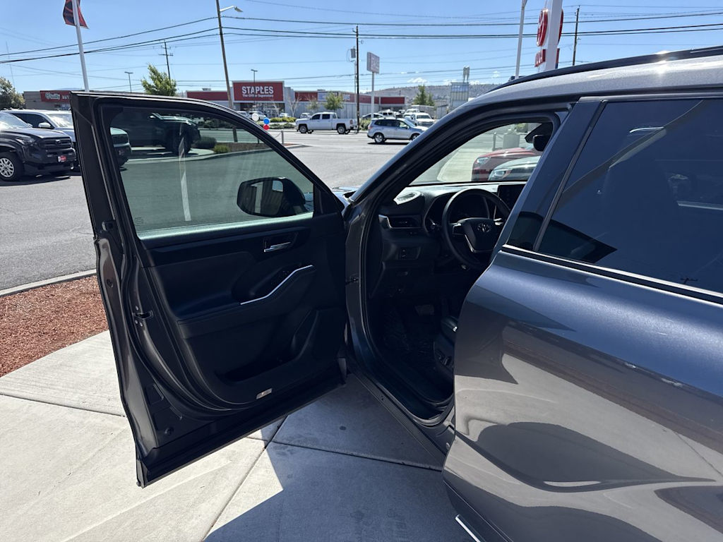 Thumbnail: 2021 Toyota Highlander - 20