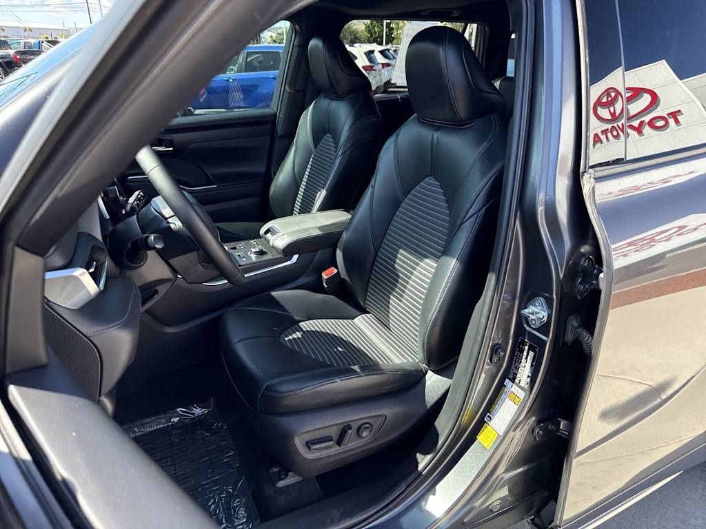 Thumbnail: 2021 Toyota Highlander - 11