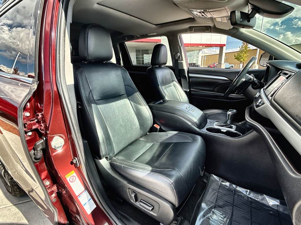Thumbnail: 2019 Toyota Highlander - 12