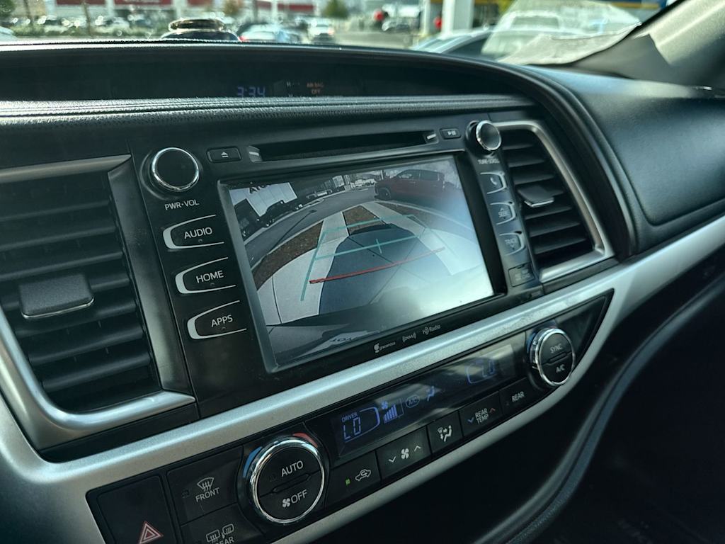 Thumbnail: 2019 Toyota Highlander - 21