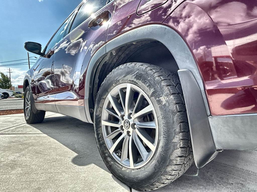 Thumbnail: 2019 Toyota Highlander - 8