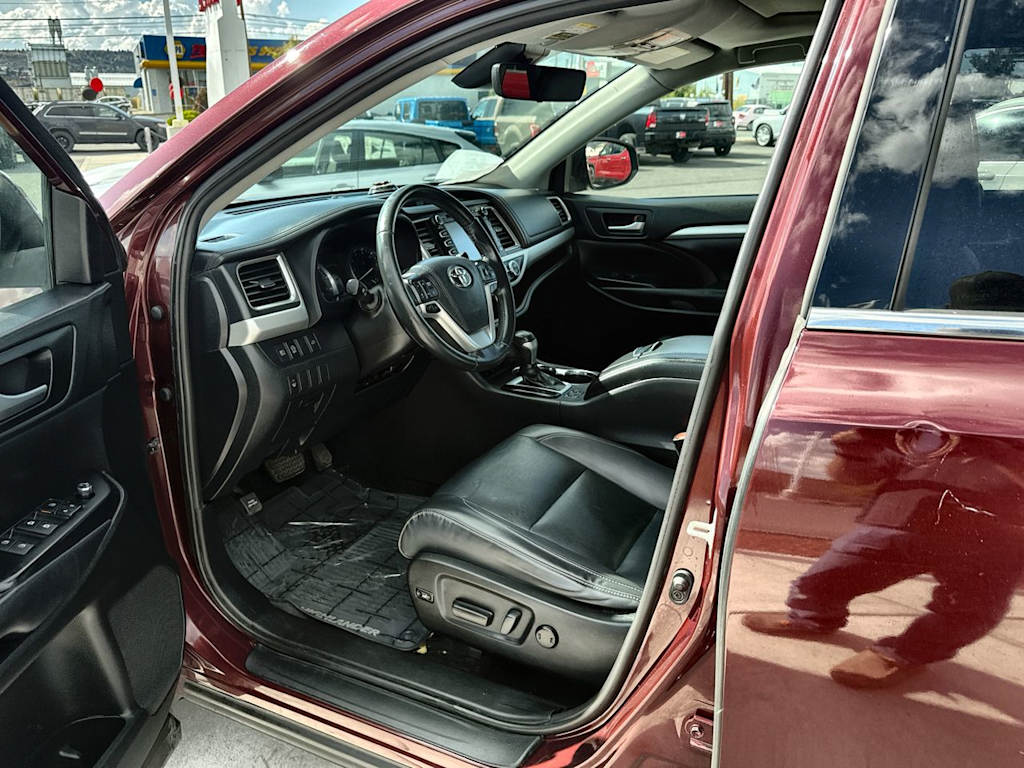 Thumbnail: 2019 Toyota Highlander - 18