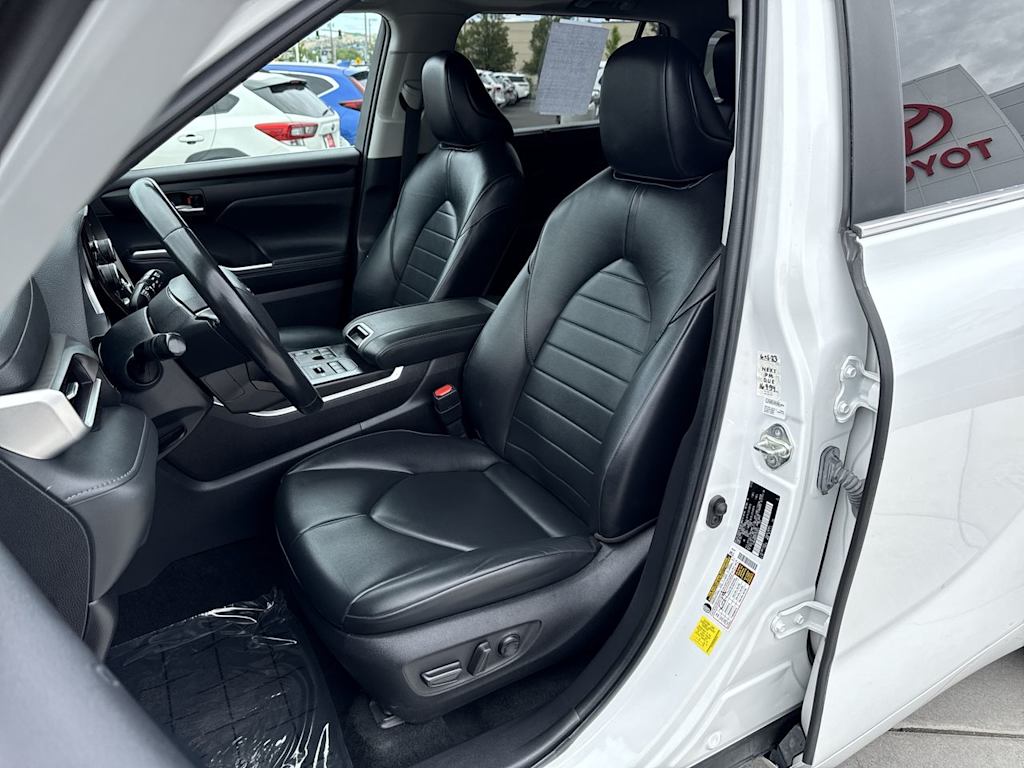 Thumbnail: 2023 Toyota Highlander - 11