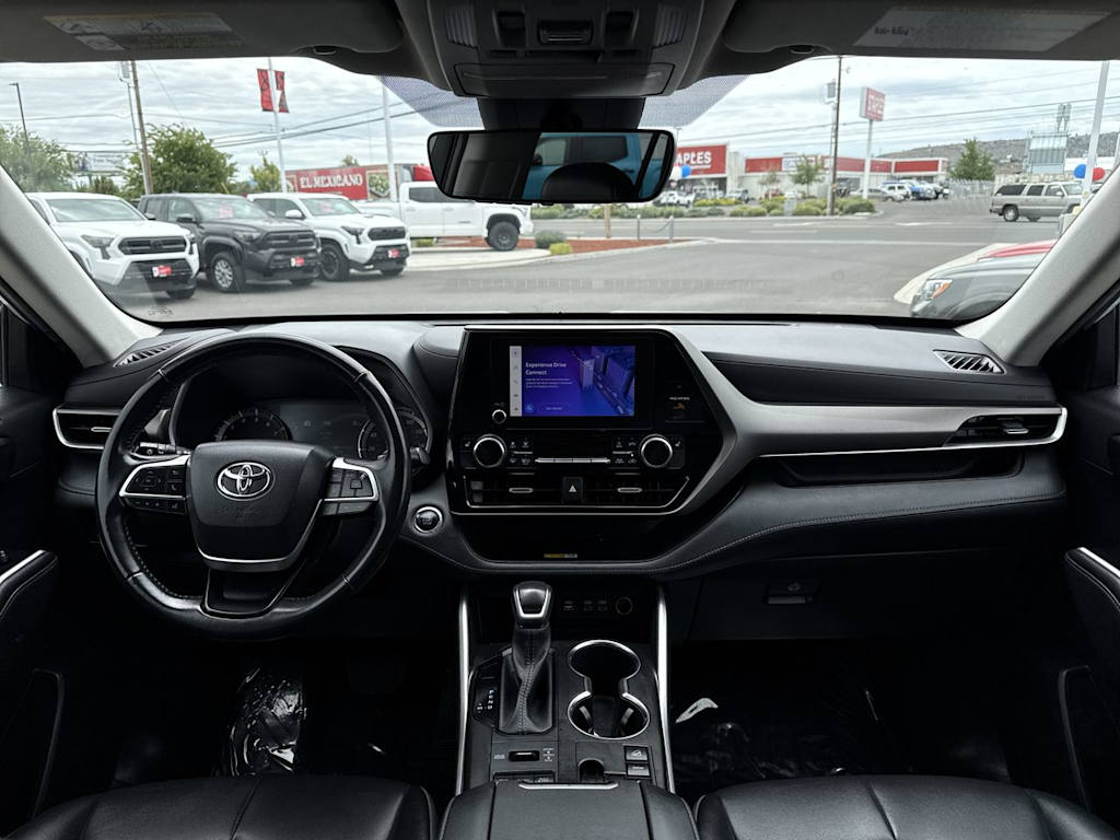 Thumbnail: 2023 Toyota Highlander - 10