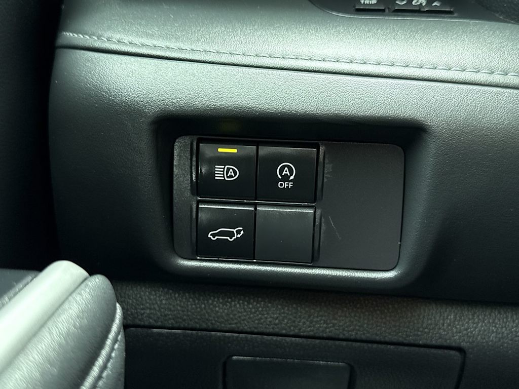 Thumbnail: 2023 Toyota Highlander - 24