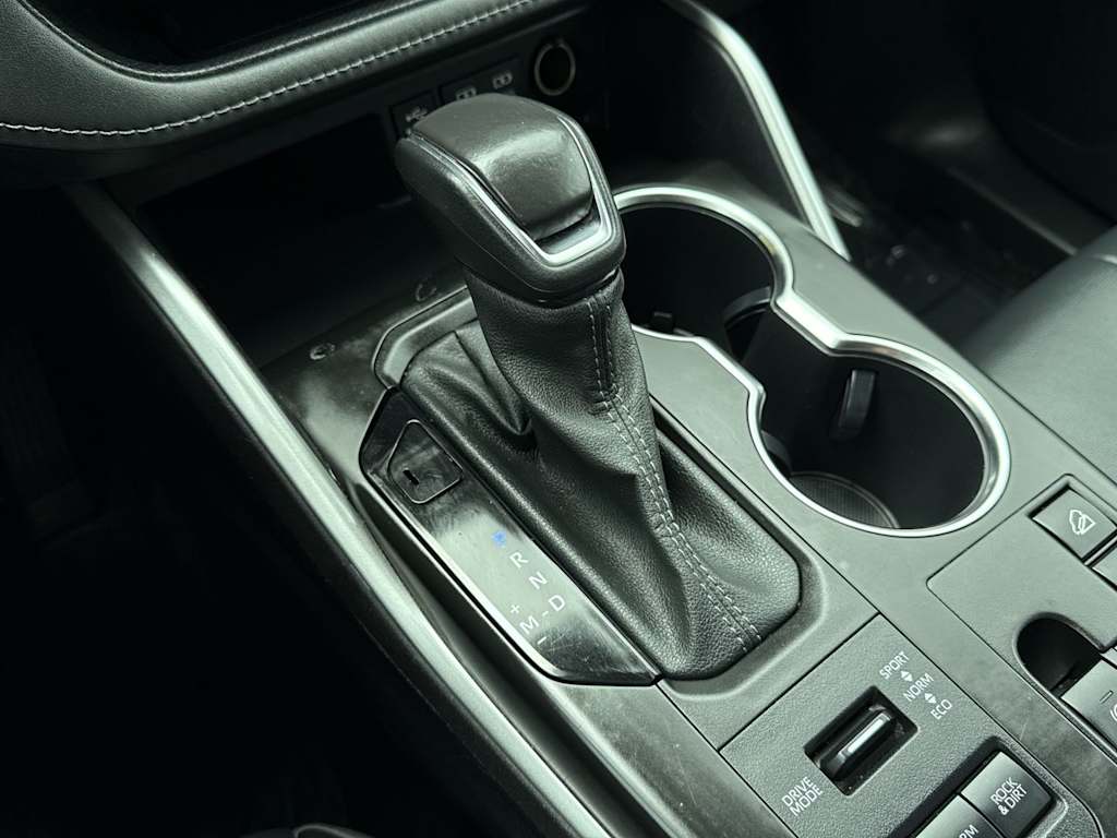 Thumbnail: 2023 Toyota Highlander - 16