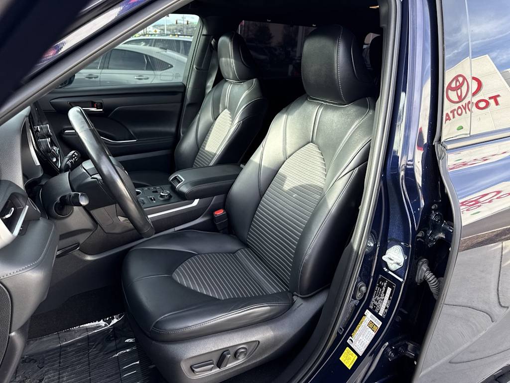 Thumbnail: 2023 Toyota Highlander - 10