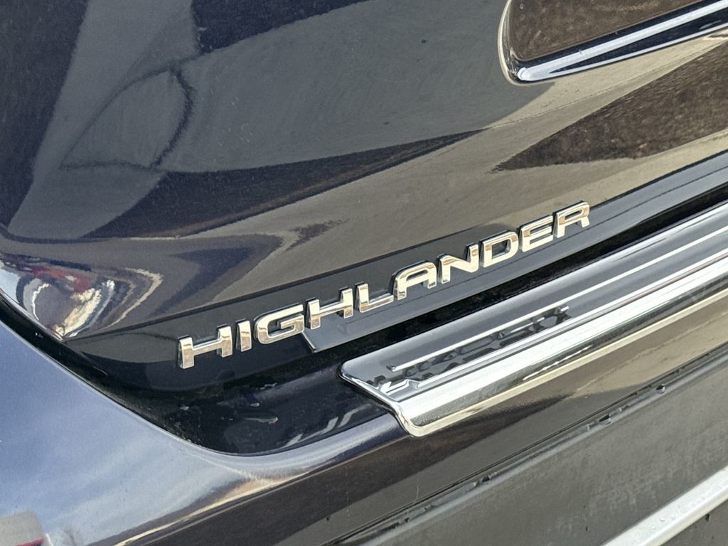 Thumbnail: 2023 Toyota Highlander - 19