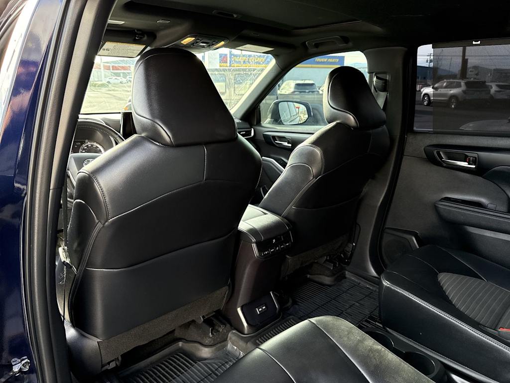 Thumbnail: 2023 Toyota Highlander - 22
