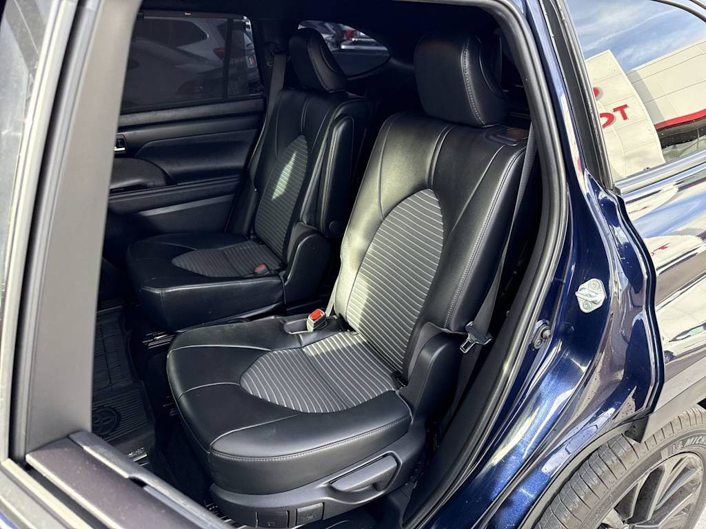 Thumbnail: 2023 Toyota Highlander - 12