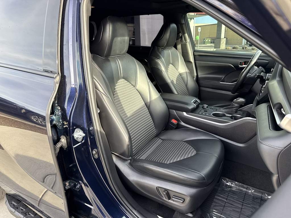 Thumbnail: 2023 Toyota Highlander - 11