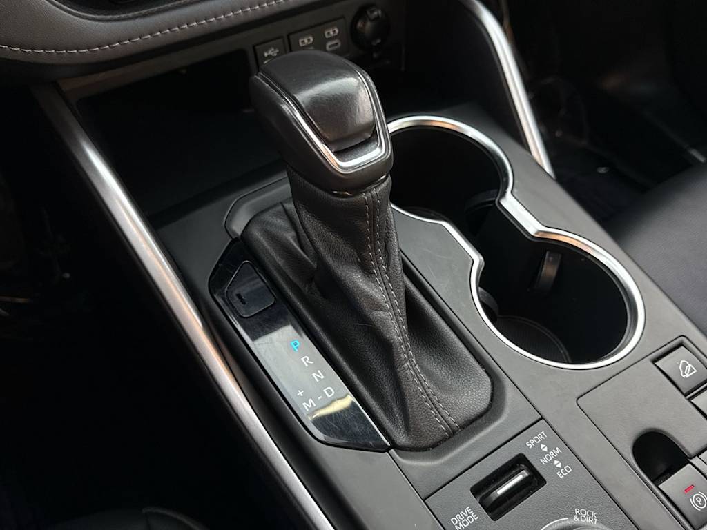 Thumbnail: 2023 Toyota Highlander - 14