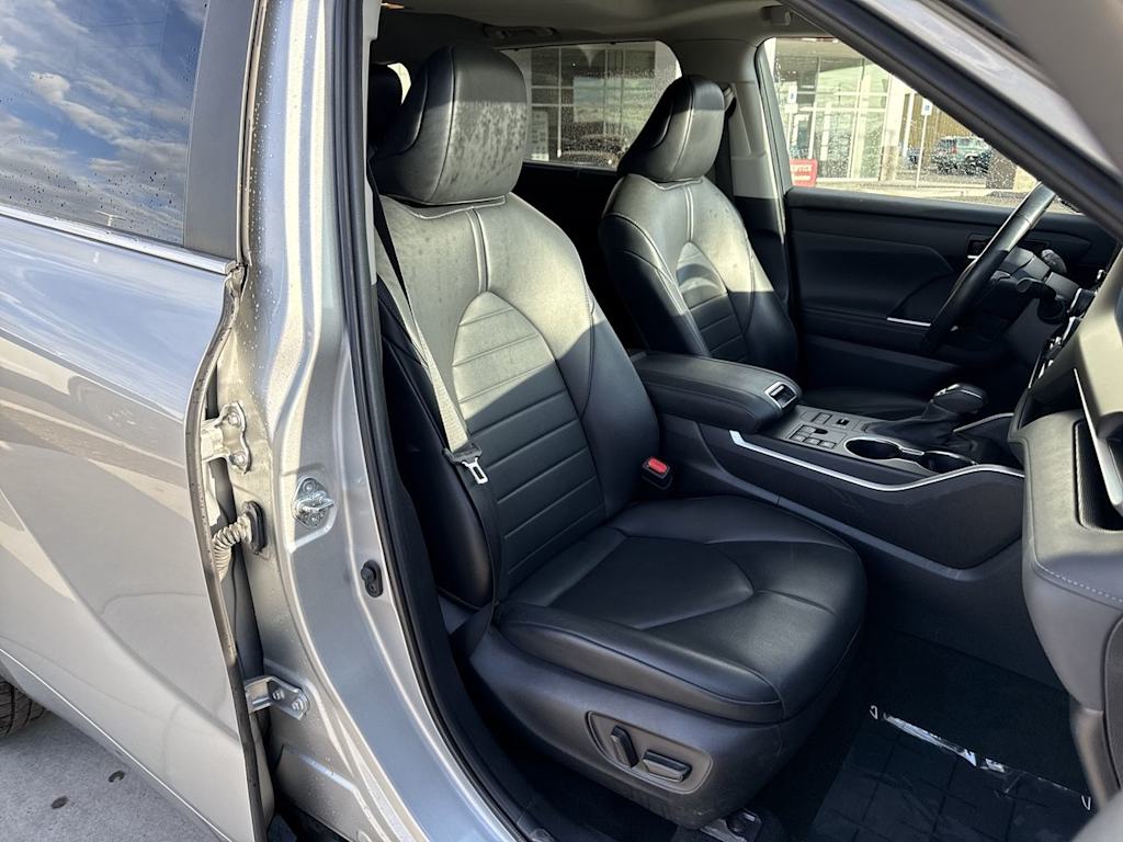 Thumbnail: 2023 Toyota Highlander - 12