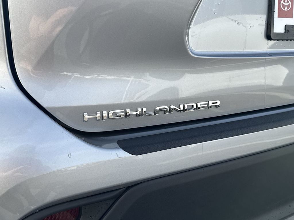Thumbnail: 2023 Toyota Highlander - 7