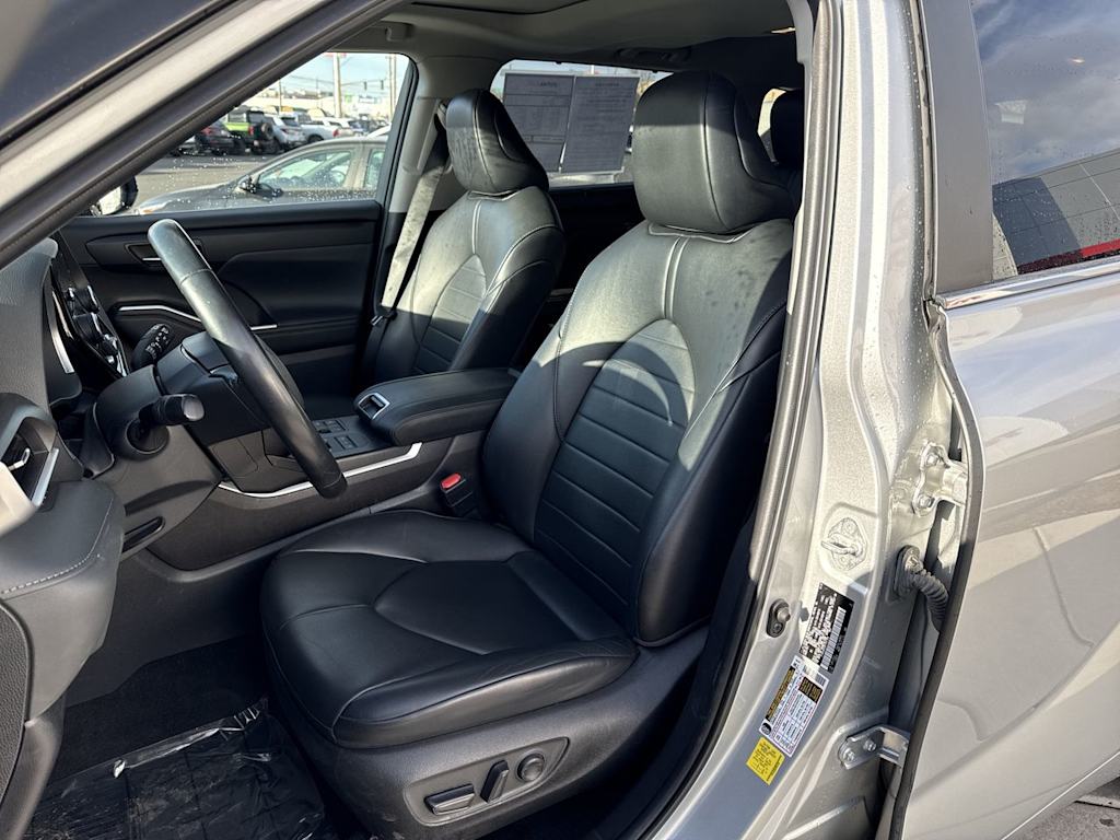 Thumbnail: 2023 Toyota Highlander - 11