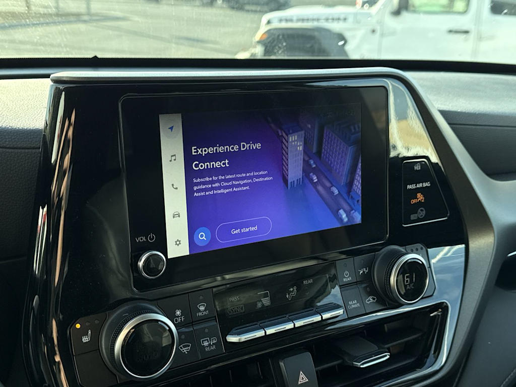 Thumbnail: 2023 Toyota Highlander - 15