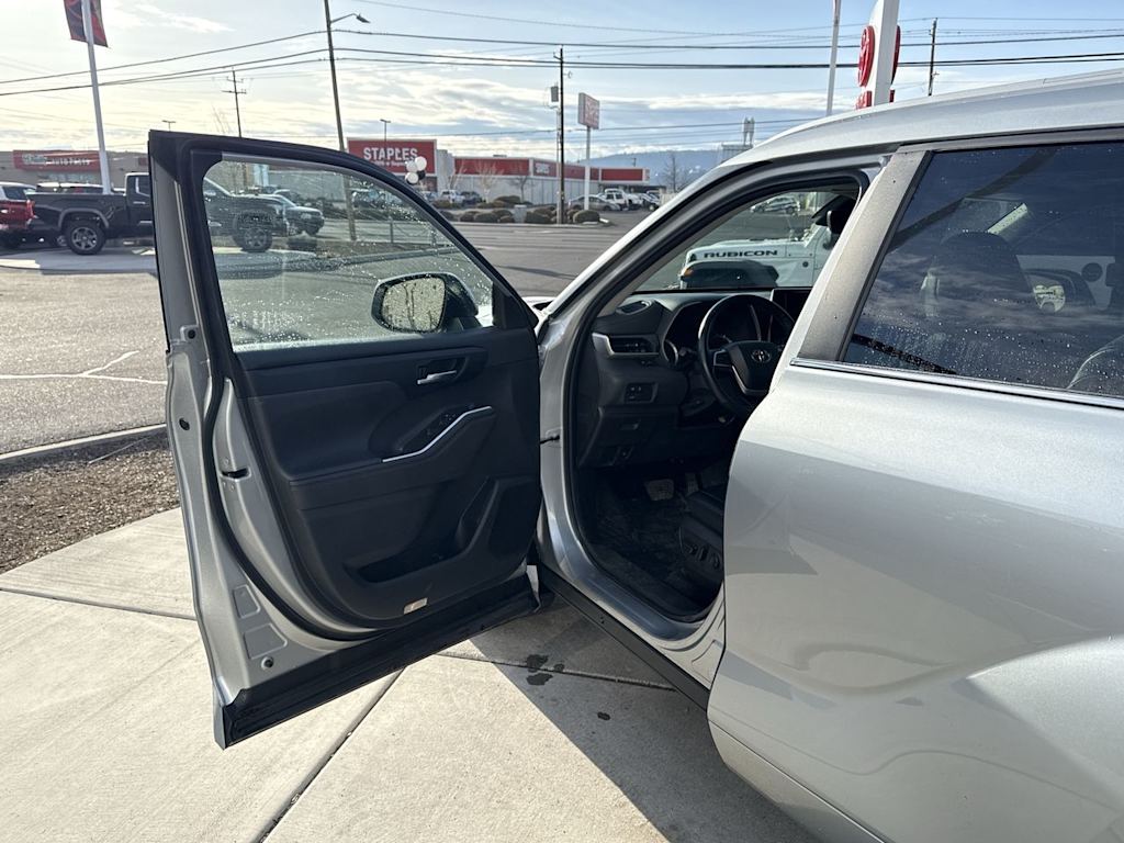 Thumbnail: 2023 Toyota Highlander - 2