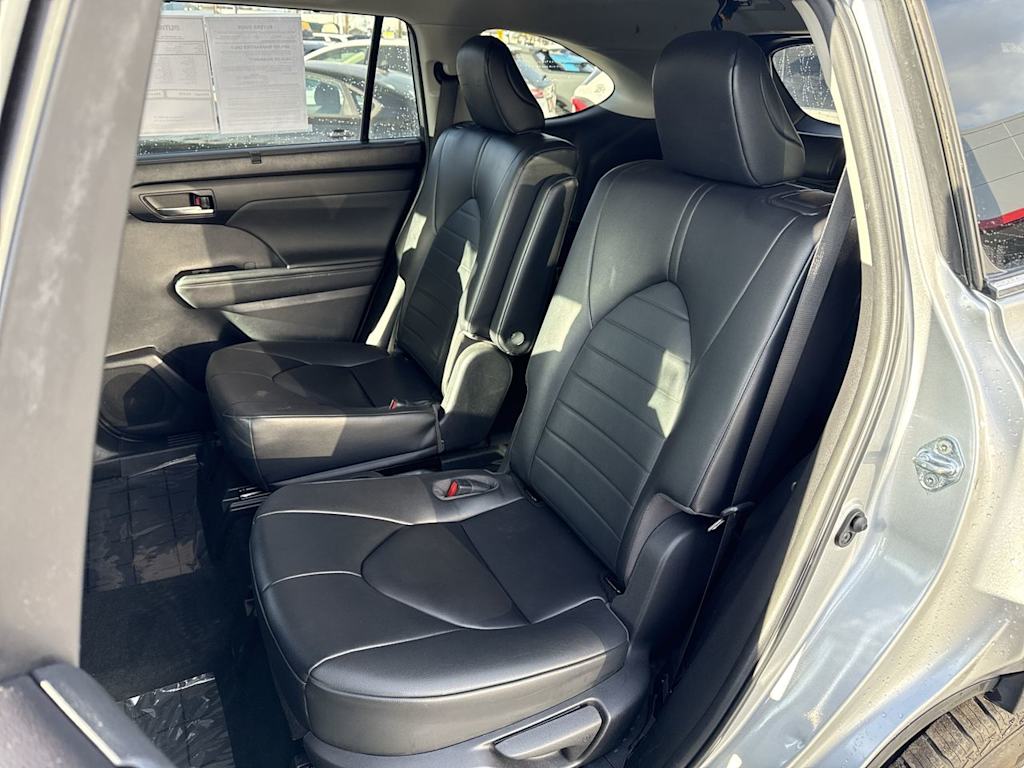 Thumbnail: 2023 Toyota Highlander - 13