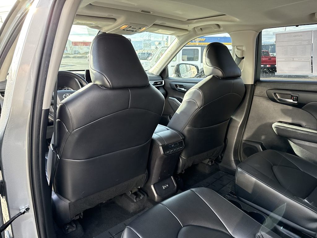 Thumbnail: 2023 Toyota Highlander - 22