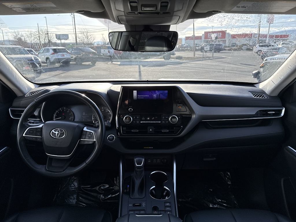 Thumbnail: 2023 Toyota Highlander - 10