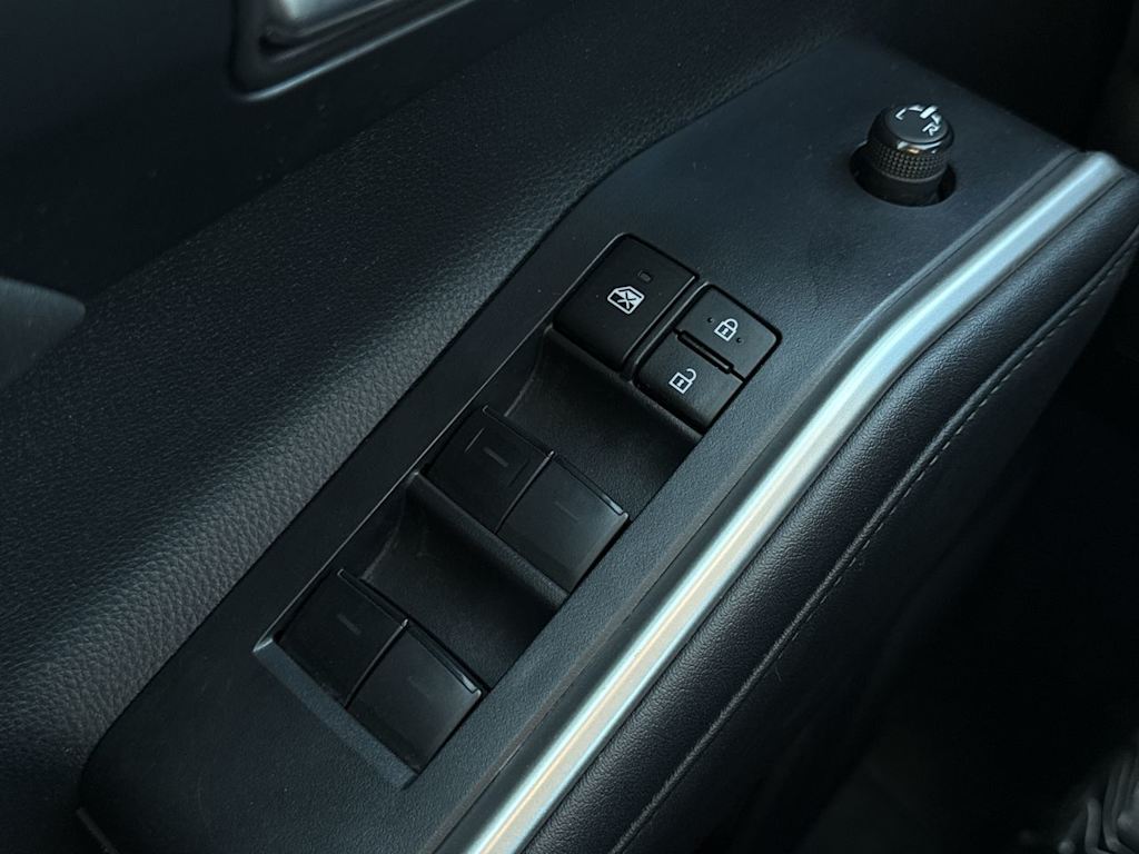 Thumbnail: 2023 Toyota Highlander - 25