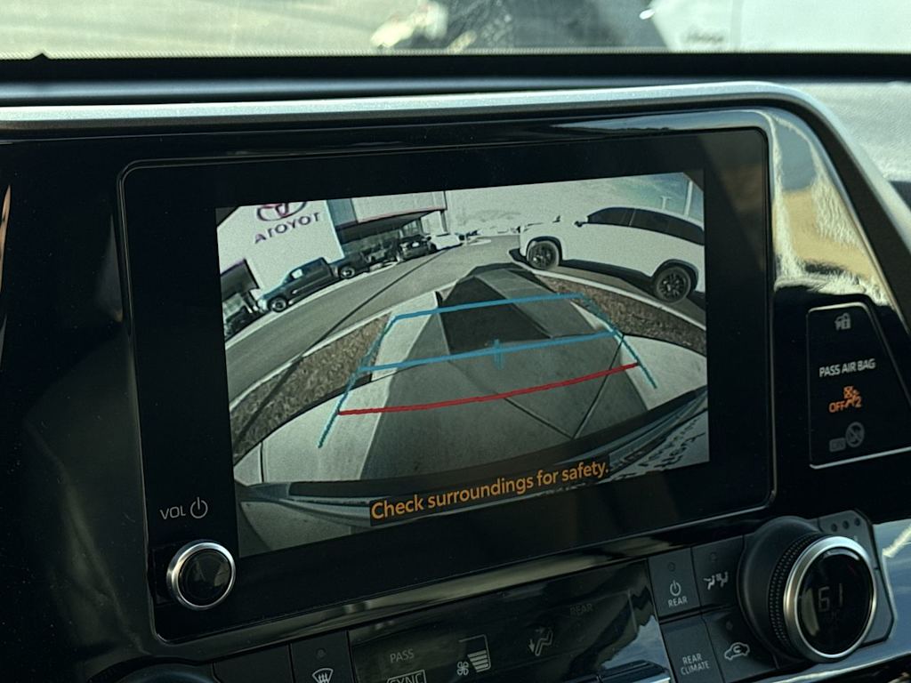 Thumbnail: 2023 Toyota Highlander - 23