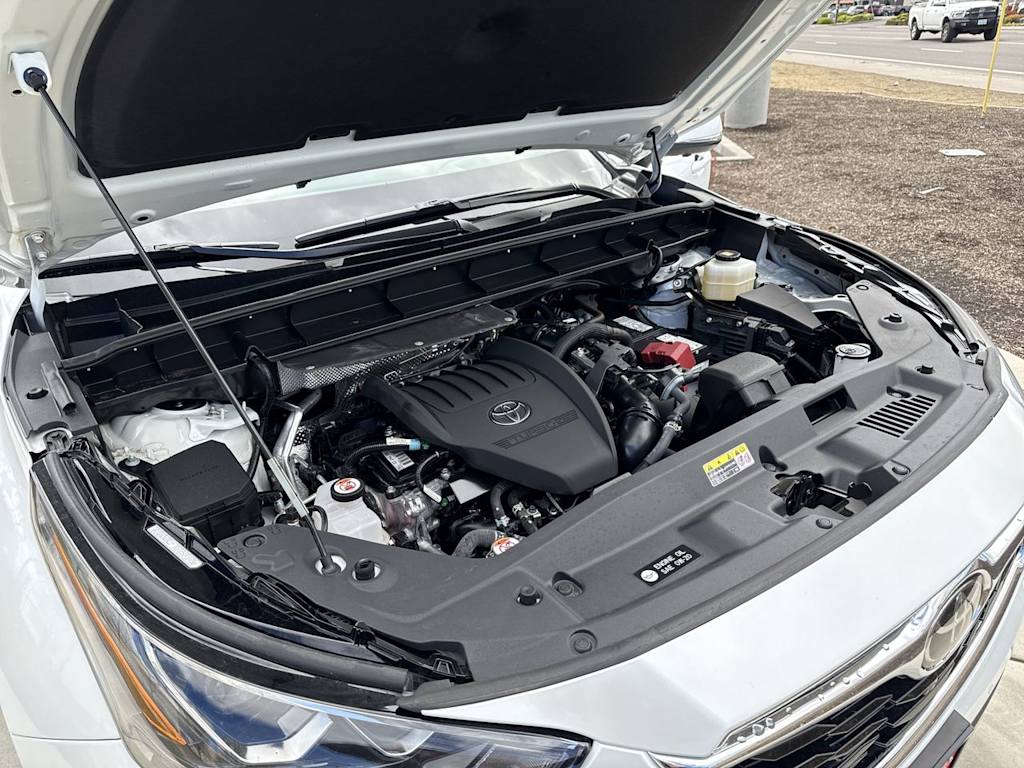 Thumbnail: 2023 Toyota Highlander - 9