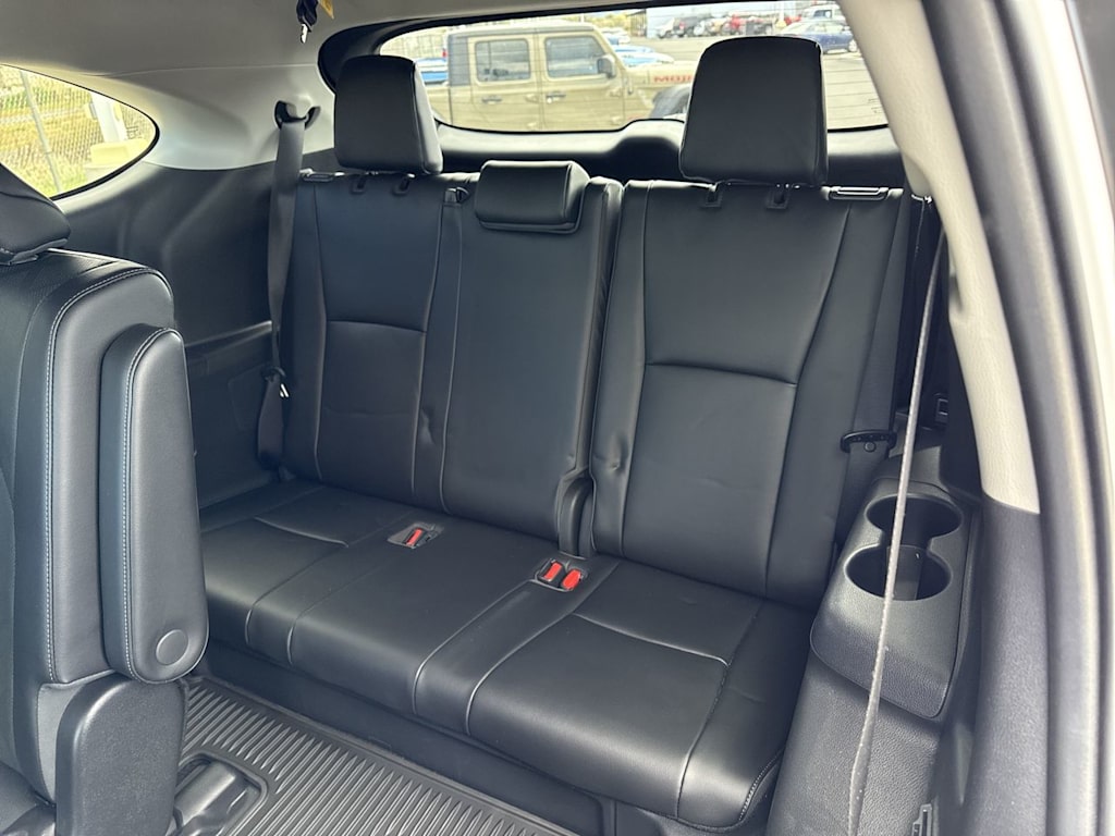 Thumbnail: 2023 Toyota Highlander - 21