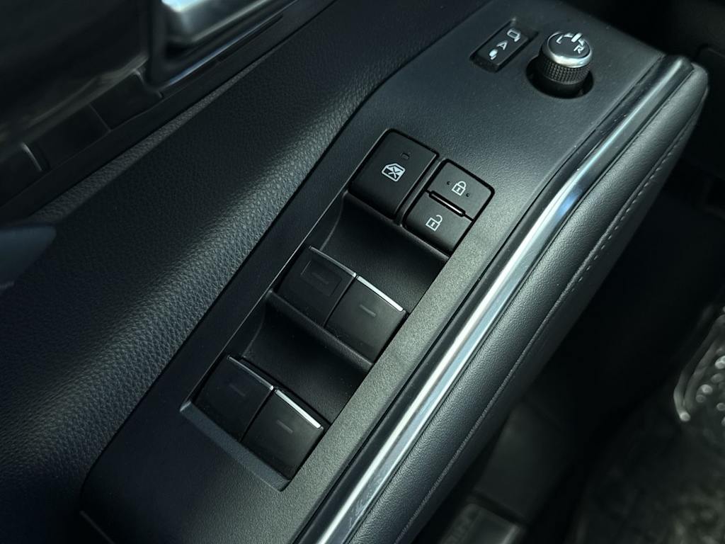 Thumbnail: 2023 Toyota Highlander - 25