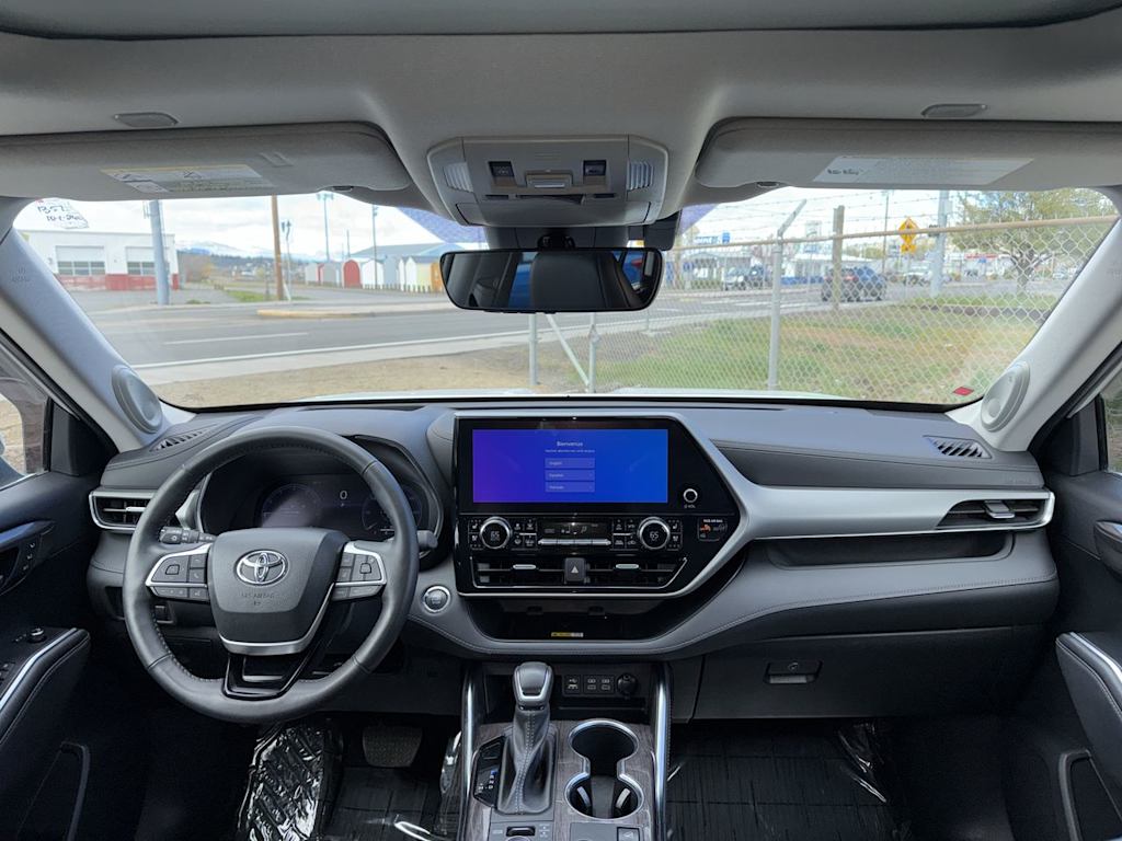 Thumbnail: 2023 Toyota Highlander - 10