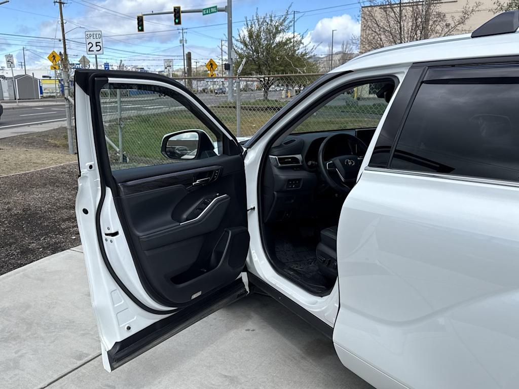 Thumbnail: 2023 Toyota Highlander - 2