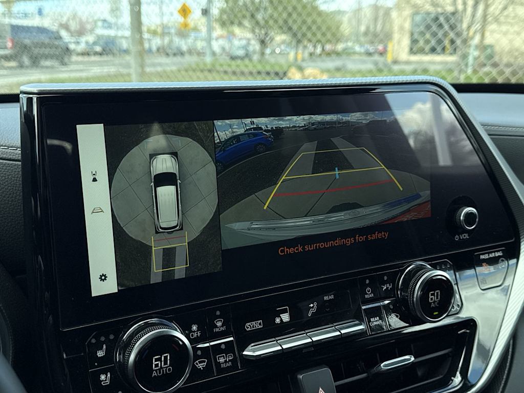 Thumbnail: 2023 Toyota Highlander - 23