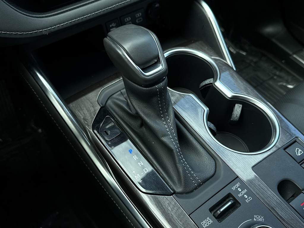 Thumbnail: 2023 Toyota Highlander - 16