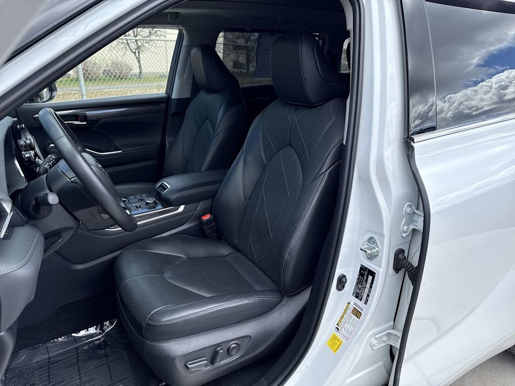 Thumbnail: 2023 Toyota Highlander - 11