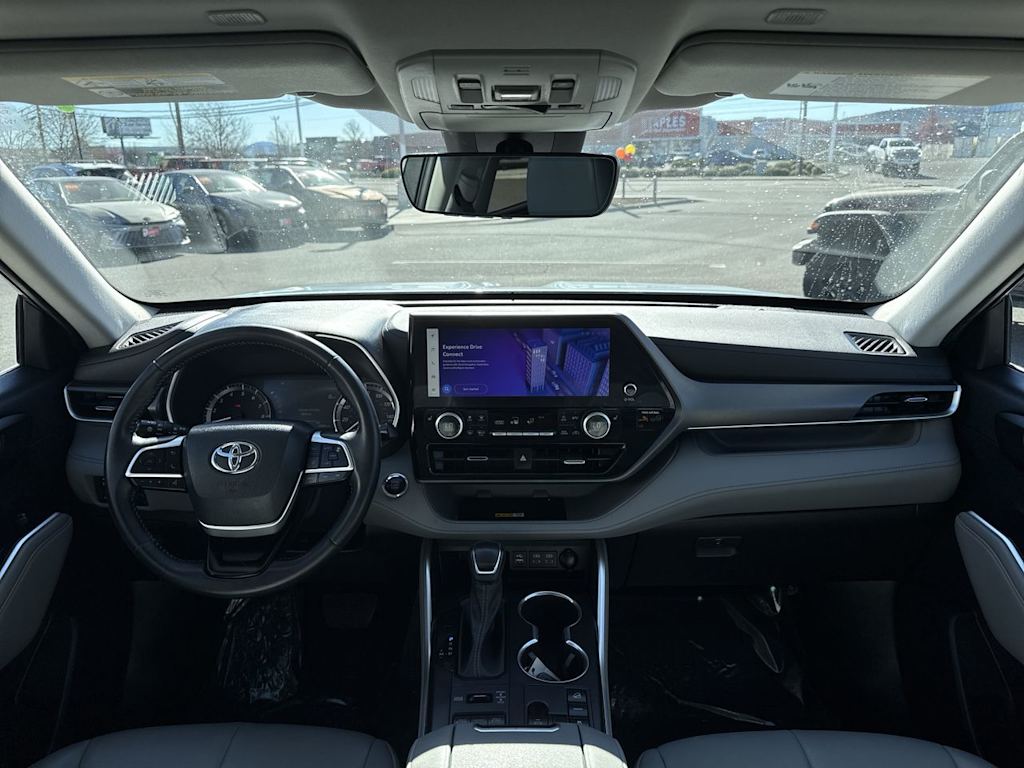 Thumbnail: 2023 Toyota Highlander - 2