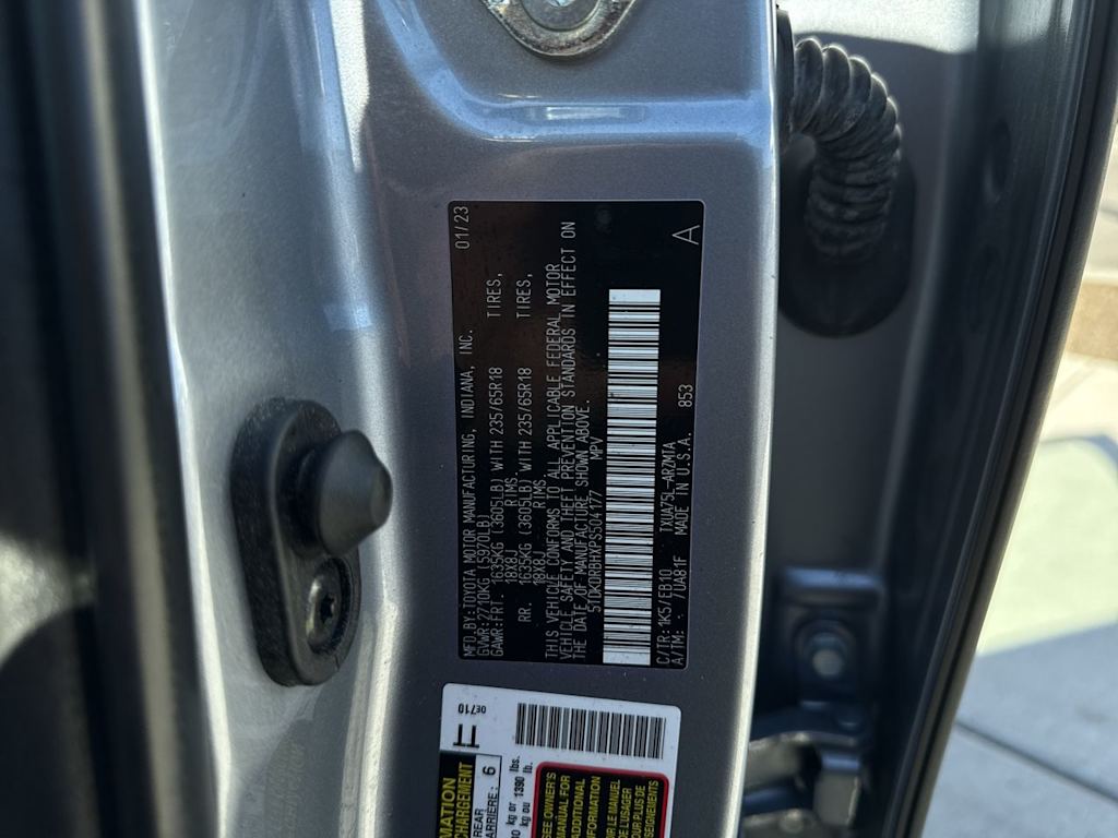 Thumbnail: 2023 Toyota Highlander - 18