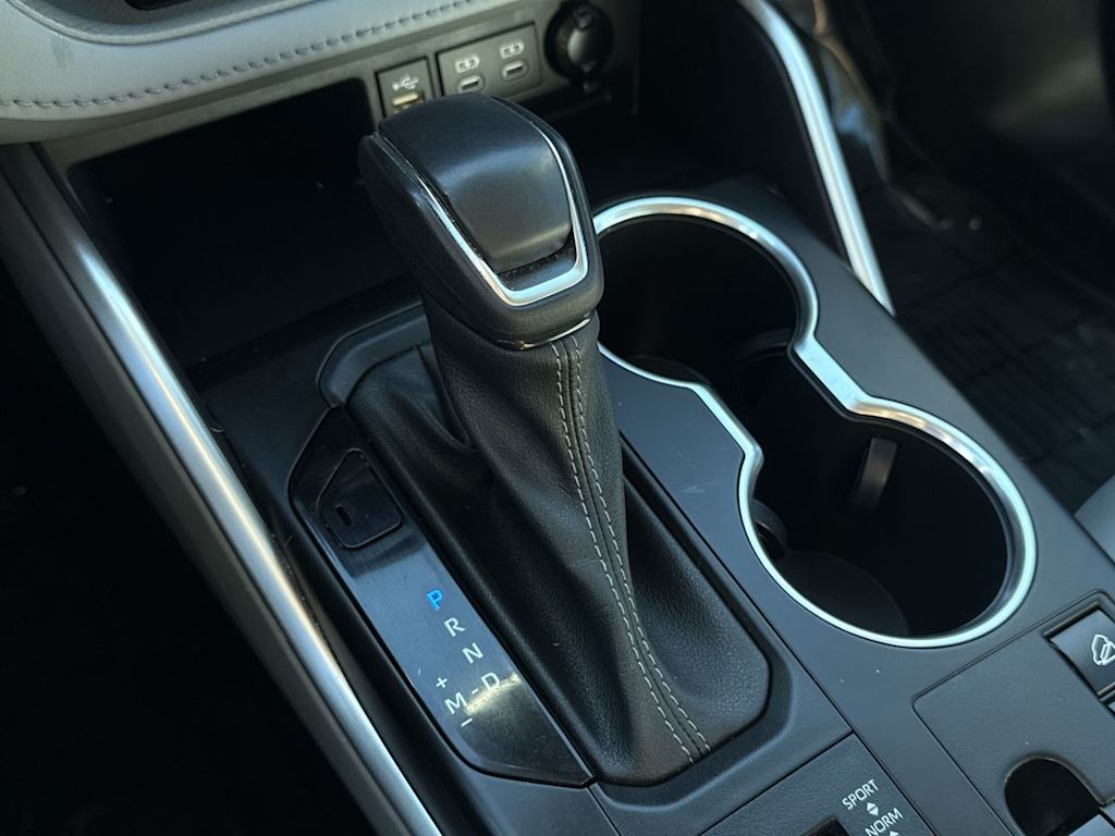 Thumbnail: 2023 Toyota Highlander - 15